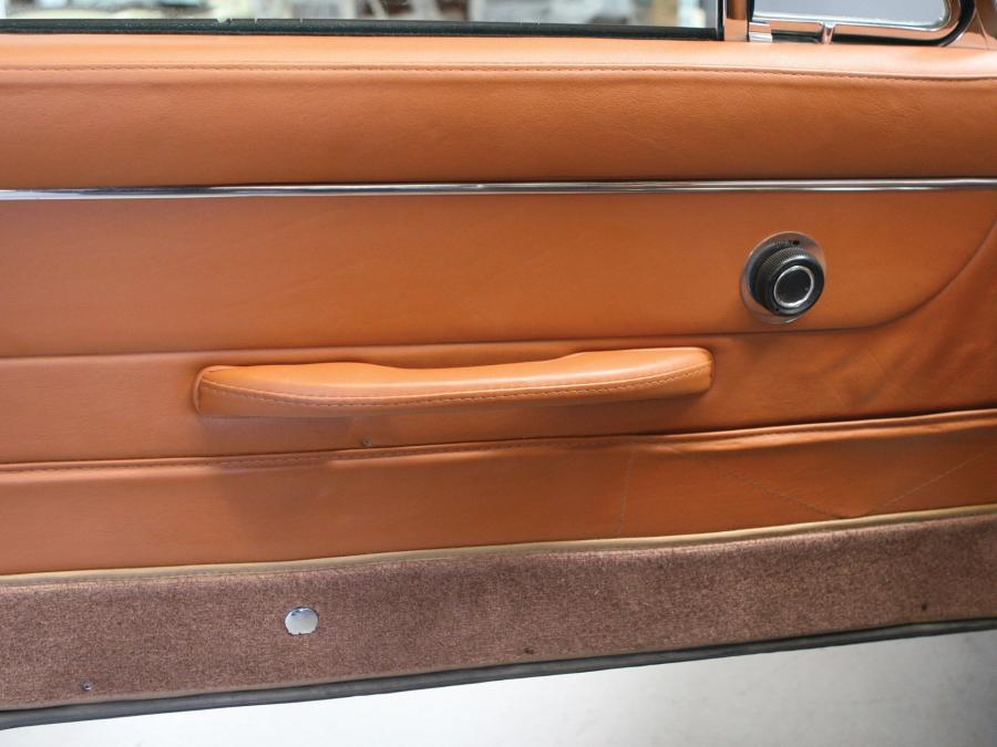 Детали интерьера Aston Martin DB6 1968 года  (UK) (фото 9 из 18)